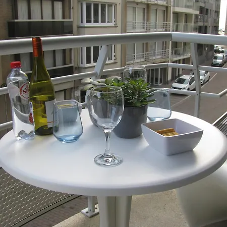Cozy 2 Bedroom With Swimming Pool T53 דירה *